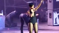 Rihanna - Umbrella