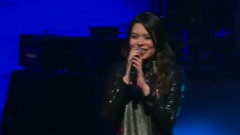 Miranda Cosgrove - Kissin' U