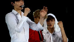 EXO - 鹿晗被KAI捏胸