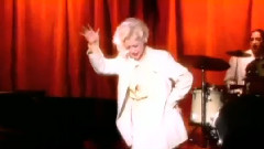 Cyndi Lauper - Who Let In The Rain