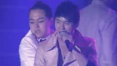 东方神起 - Purple Line