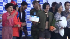 Super Junior - SUJU八周年仁川机场变装秀