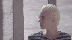 Fashion Show - Giorgio Armani - One Plus One