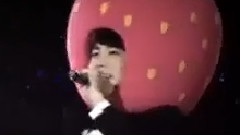 圭贤(Super Junior),Super Junior,东方神起,沈昌珉 - 圭贤昌珉珉豪 戴草莓头套唱ichigo