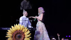 Katy Perry - On The Road With Ferras