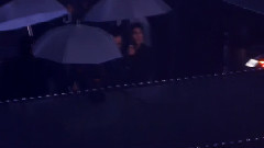 EXO - 世勋 & Lay撑伞看表演