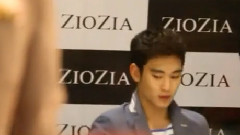 金秀贤 - IOZIA签售会现场手指枪