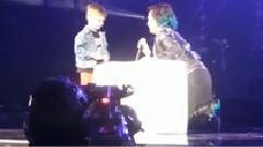 Demi Lovato - 5岁男孩Grant在DemiWorldTour上向Demi示爱